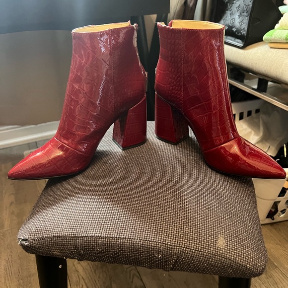 Vince Camuto Ankle boot in Red Alligator - Picture 3 of 6